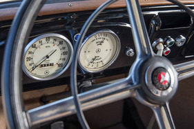 Mercedes-Benz 130 (1935) - Instrumente für Geschwindigkeit und Motorüberwachung