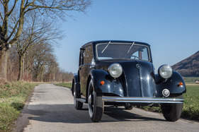 Mercedes-Benz 130 (1935) - die Limousine kostete nur rund ein Viertel mehr als das leere Fahrgestell, das man auch kaufen konnte