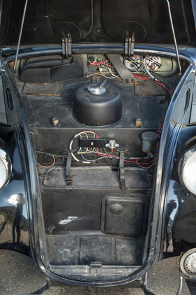 Mercedes-Benz 130 (1935) - gross war der Kofferraum vorne nicht, zumal auch noch ein Reserverad darin Platz haben musste