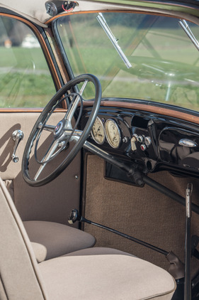 Mercedes-Benz 130 (1935) - zwei grosse Instrumente informieren den Fahrer