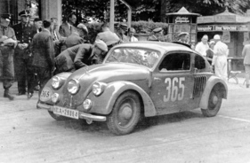 Mercedes-Benz 150 (1934) - Das Fahrerteam Kasbaum/Wößner gewann in der Sportlimousine eine Gold-Medallie bei der 2000-Kilometer-Fahrt durch Deutschland