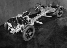 Nackte Tatsachen: Chassis des Mittelmotor-Mercedes vom Typ 150