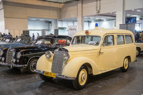 Mercedes-Benz 170 V Ambulance Miesen (1954) - Techno Classica 2023