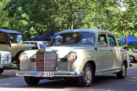 Mercedes-Benz 180 C (1961) - Ponton-Limousine bei der Einfahrt - 40. Oldtimer-Meeting Baden-Baden 2016