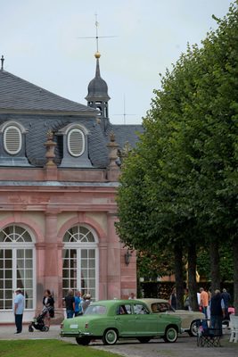 Mercedes-Benz 180 D (1956) - mit der berühmten Ponton-Karosserie, die ihm den Namen gab - Classic-Gala Schwetzingen 2020