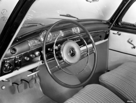 Mercedes Benz 180 D (1959) - Armaturenbrett der Variante b