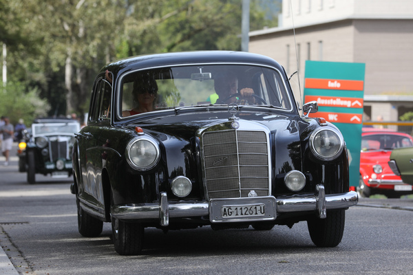 Mercedes-Benz 180 bei der Abfahrt - 6. Lägern Classic 2023