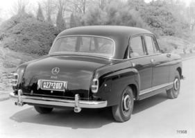 Mercedes Benz 190 (1956) - Ausführung mit Kennzeichenleuchten auf dem Kofferraumdeckel