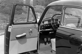 Mercedes Benz 190 (1956) - Blick auf die Türausstattung
