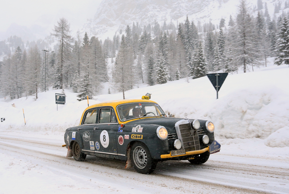 Mercedes Benz 190 (1958) - das Team Kestenholz/Joerin am WinterRAID 2014