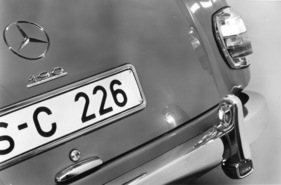Mercedes Benz 190 (1958) - neue einheitliche Heckpartie für alle Mittelklasselimousinen mit neuartiger Kennzeichenbeleuchtung