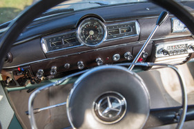 Mercedes Benz 190 (1960) - alles übersichtlich angeordnet