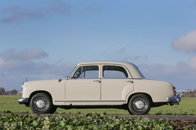 Mercedes Benz 190 (1960) - vergleichsweise kleine Räder an der stattlichen Limousine