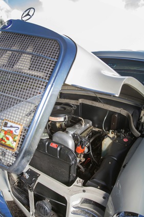 Mercedes Benz 190 (1960) - viel Platz im Motorraum, es musste ja auch ein Sechszylinder Platz haben