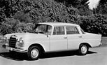 Mercedes-Benz 190 (1961) - äusserlich sehr ähnlich zu den "grösseren" Modellen
