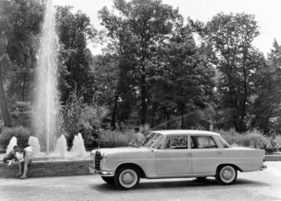 Mercedes-Benz 190 (1961) - in idyllischer Umgebung Mercedes-Benz 190 (1961) - in idyllischer Umgebung