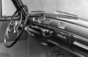 Mercedes Benz 190 D (1958) - das Armaturenbrett mit dem Zug-und-Druck-Glühanlassschalter