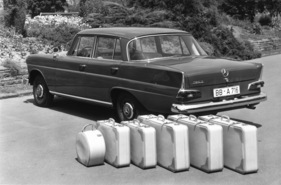 Mercedes-Benz 190 D (1961) - mit geräumigem Kofferraum mit 640 Liter Volumen - auch für grosses Reisegepäck