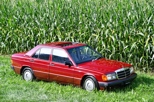 Mercedes-Benz 190 E 1.8 (1990) - als Lot 05 an der Versteigerung der Oldtimer Galerie in Toffen am 19. Oktober 2019