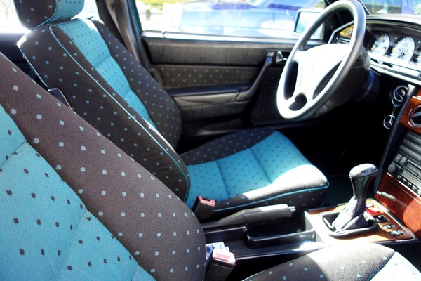 Mercedes-Benz 190 E 1.8 Avantgarde Primavera (1993) – ...und von innen