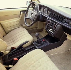 Mercedes-Benz 190 E (1982) - Interieur