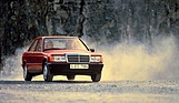 Bild: Mercedes-Benz 190 E (1982) - dynamisch unterwegs