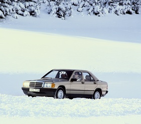 Mercedes-Benz 190 E (1982) - mit Heckantrieb nicht das idealste Winterauto