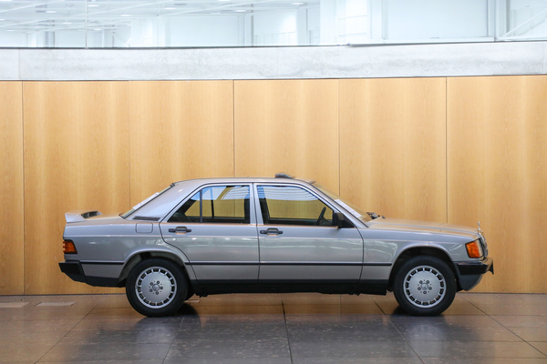 Mercedes-Benz 190 E (1988) - mit 225'000 km auf der Uhr angeboten mit H-Kennzeichen für EUR 6500 - 24. Retro Classics 2025