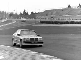 Mercedes Benz 190 E 2.3-16 (1984) - Ayrton Senna siegt beim Eröffnungsrennen auf dem neuen Nürburgring