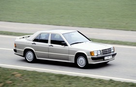 Mercedes Benz 190 E 2.3-16 (1984) - die schnelle Version war trotz höheren Kühlbedarfs und grösserer Stirnfläche windschlüpfriger als die schwächeren Serienbrüder