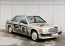 Mercedes-Benz 190 E 2.3-16 (1984) – mit vorläufiger Beklebung. Im Rennen fährt Reutemann einen blauschwarzen Wagen mit der Startnummer 4