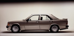 Mercedes Benz 190 E 2.3-16 (1984) - hier in Rauchsilber, eine der beiden Farben, in denen der Wagen ab 1984 erhältlich war