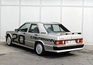 Mercedes-Benz 190 E 2.3-16 (1984) – mit vorläufiger Beklebung. Im Rennen fährt Reutemann einen blauschwarzen Wagen mit der Startnummer 4