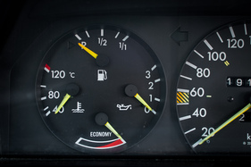 Mercedes Benz 190 E 2.3-16 (1987) - Kombiinstrument für Trankinhalt, Wassertemperatur, Öldruck und Verbrauchseffizienz