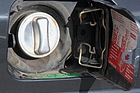 Mercedes Benz 190 E 2.3-16 (1987) - Reifendruckhinweise in der Tankkappe