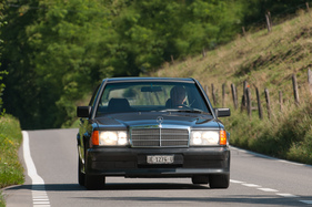 Mercedes Benz 190 E 2.3-16 (1987) - fühlt sich auch auf Landstrassen wohl Mercedes Benz 190 E 2.3-16 (1987) - fühlt sich auch auf Landstrassen wohl
