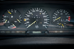 Mercedes Benz 190 E 2.3-16 (1987) - für das "Economy"-Messgerät dürften sich die Sechzehnventiler-Kunden nicht sonderlich interessiert haben