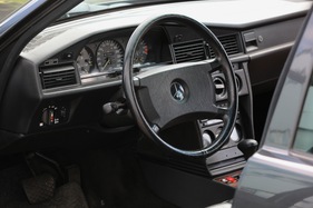 Mercedes Benz 190 E 2.3-16 (1987) - man muss schon genau hinsehen, um die teuerste Modellvariante zu erkennen