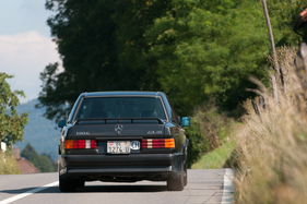 Mercedes Benz 190 E 2.3-16 (1987) - über 230 km/h schnell rennt der Sechzehnventiler