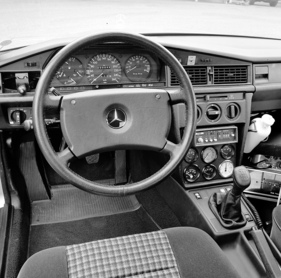 Mercedes-Benz 190 E 2.3-16 Nardo-Rekordwagen (1983) - Blick ins seriennahe Cockpit