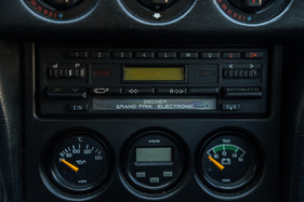 Mercedes-Benz 190 E 2.3-16 "Nürburgring" – Nicht nachgerüstet: Auch die Rennwagen waren mit Radios ausgestattet