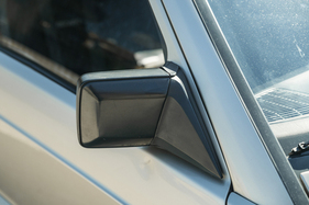 Mercedes-Benz 190 E 2.3-16 "Nürburgring" – Typisches Daimler-Detail: Der rechte Aussenspiegel ist kürzer und höher als der linke