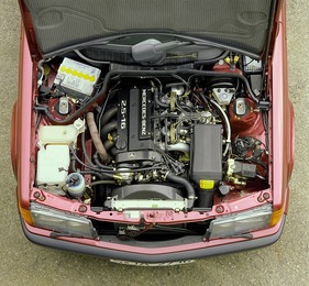 Mercedes Benz 190 E 2.5-16 (1988) - schön angerichteter Motor