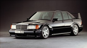 Mercedes Benz 190 E 2.5-16 Evolution II (1990) - mit diesem Modell wurde eine zweite Evolutionsserie präsentiert, die neben 235 PS auch mächtiges Flügelwerk brachte