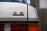 Mercedes-Benz 190 E 2.6 (1987) - Hubraumhinweis rechts (© Daniel Reinhard, 2017) Mercedes-Benz 190 E 2.6 (1987) - Hubraumhinweis rechts (© Daniel Reinhard, 2017)