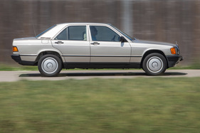 Mercedes-Benz 190 E 2.6 (1987) - dank nur wenig geschrumpftem Radstand weist der kleine Benz gute Platzverhältnisse im innern auf