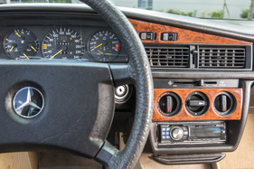 Mercedes-Benz 190 E 2.6 (1987) - klar beschriftete Bedienungselemente