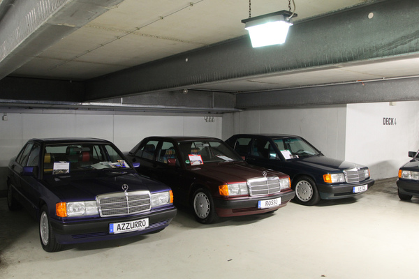 Mercedes-Benz 190 E Auswahl in verschiedenen Farben im Parkhaus - Bremen Classic Motorshow 2020