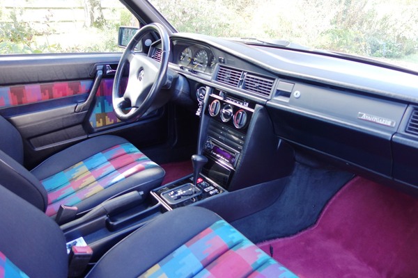 Mercedes-Benz 190 E Avantgarde Rosso (1992) – Es ist das einzige Auto Nina Müllers mit Automatikgetriebe