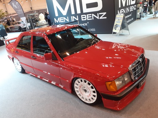 Mercedes-Benz 190 E mit Luftfahrwerk - Essen Motor Show 2022